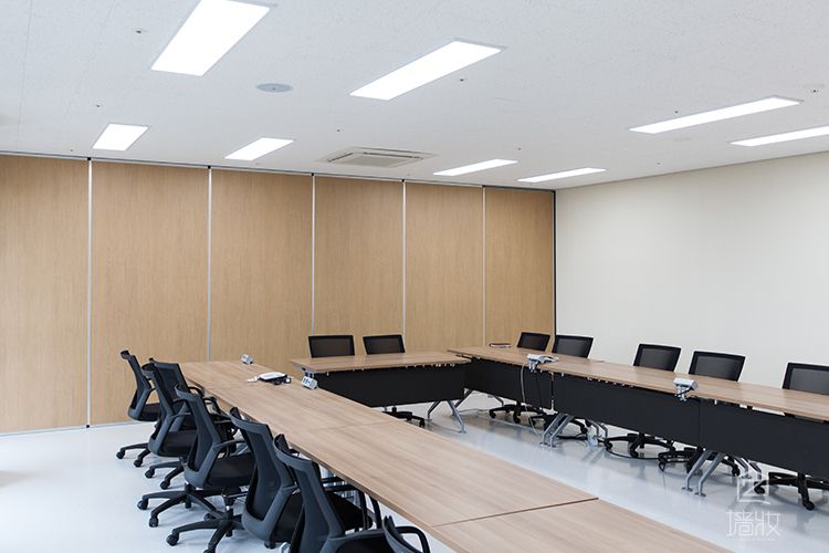 大學多功能教室會議室pvc木紋膜多種拼接方式裝飾效果展示